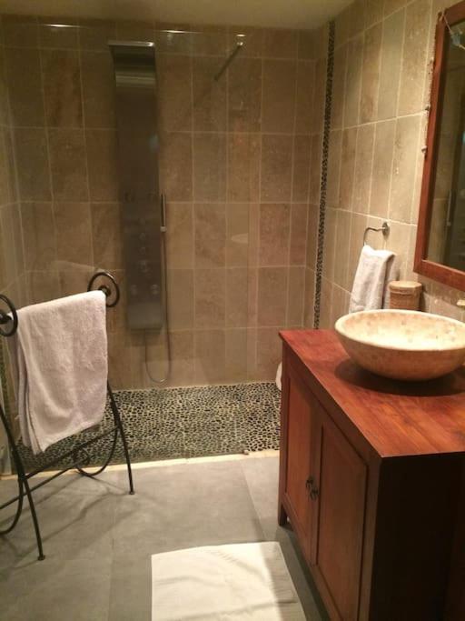 Appartement Sur La Colline Avec Acces Piscine Volx Bagian luar foto
