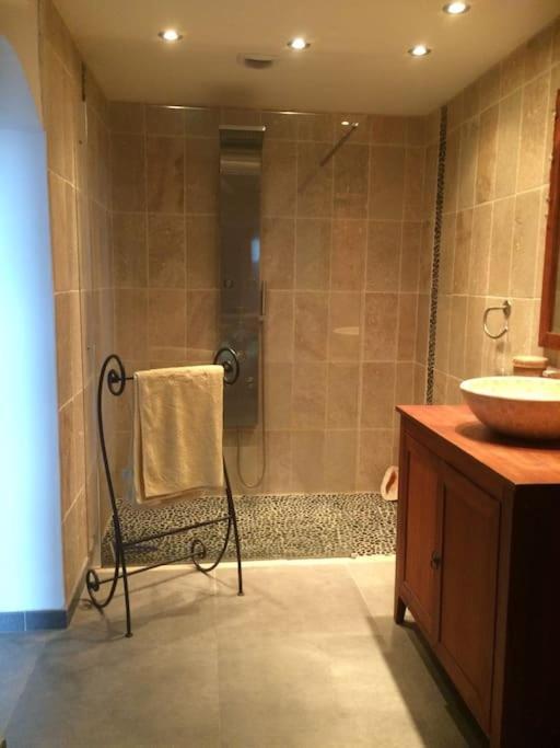 Appartement Sur La Colline Avec Acces Piscine Volx Bagian luar foto