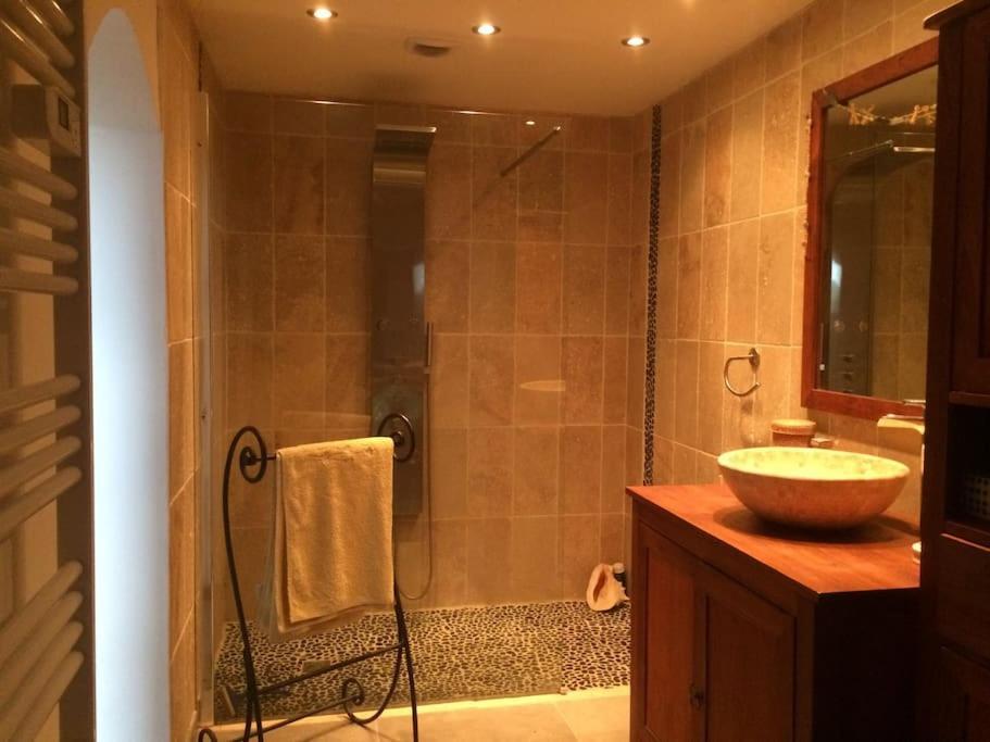 Appartement Sur La Colline Avec Acces Piscine Volx Bagian luar foto